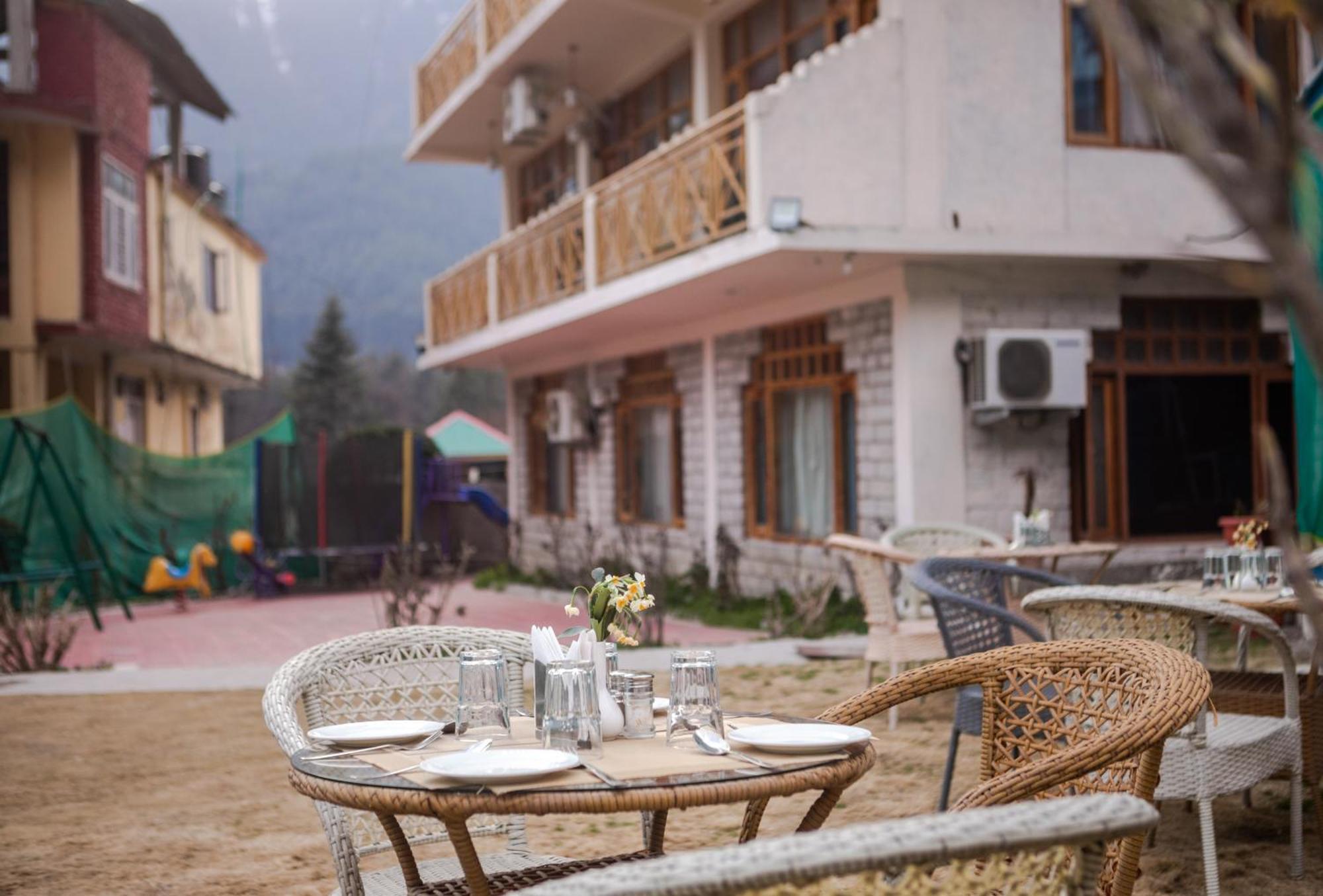 Hill River Resort By West Western Manāli Exteriér fotografie
