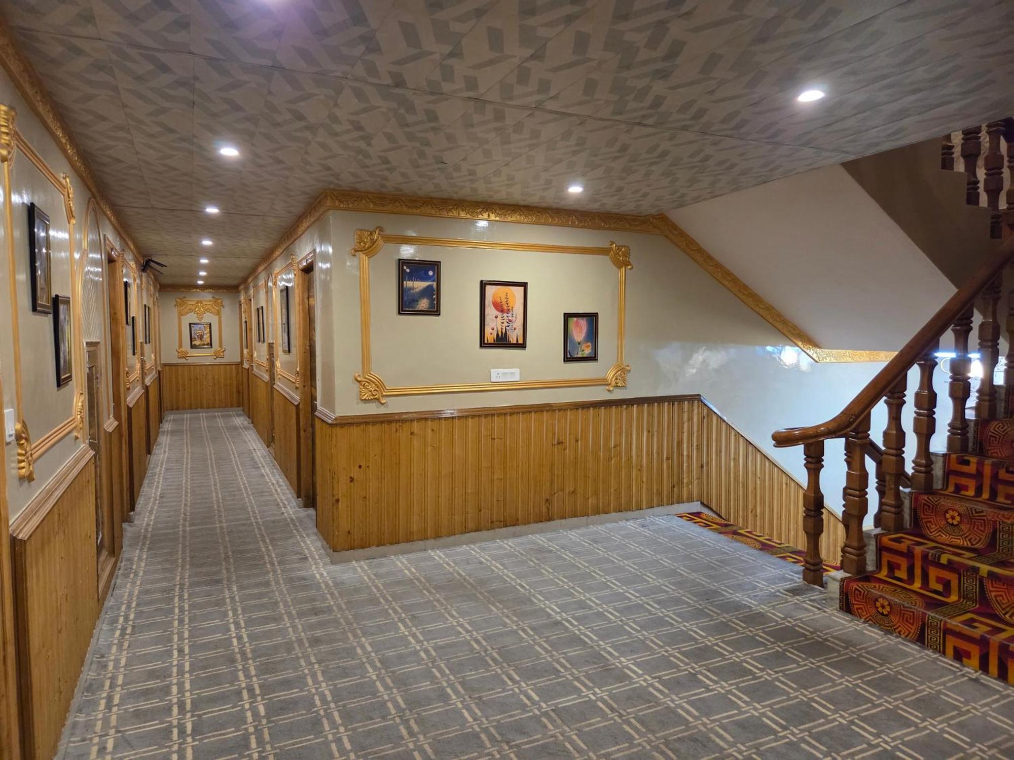 Hill River Resort By West Western Manāli Exteriér fotografie