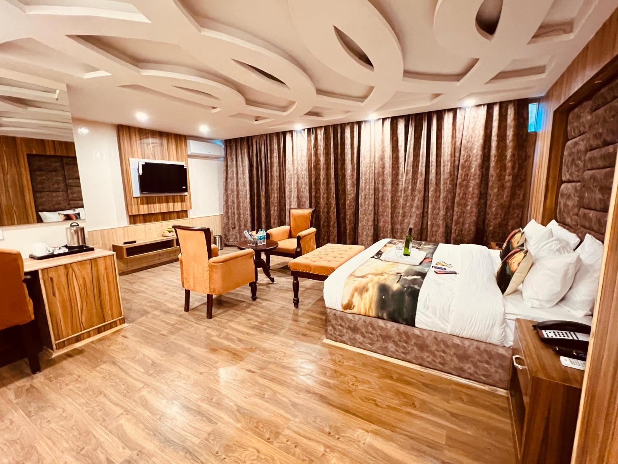Hill River Resort By West Western Manāli Exteriér fotografie