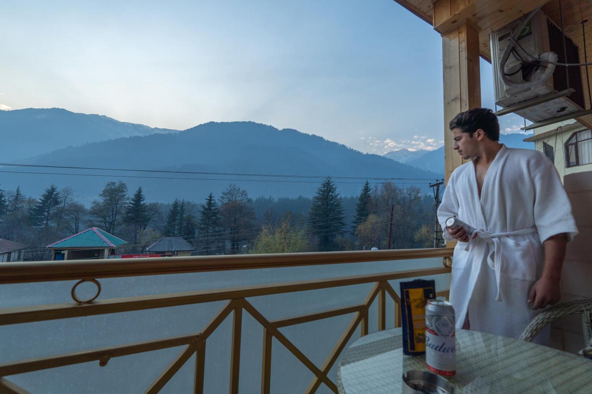 Hill River Resort By West Western Manāli Exteriér fotografie